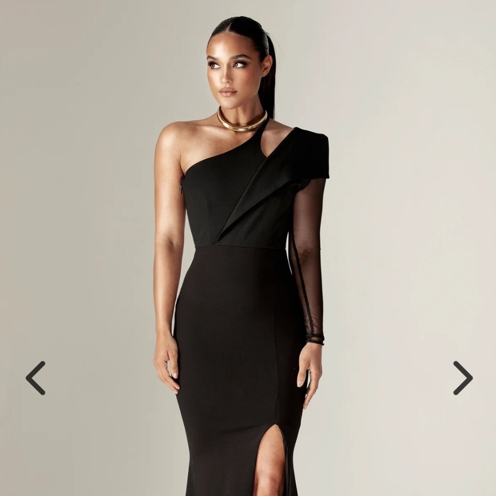 Aliava Abigail One Sleeve Maxi Dress